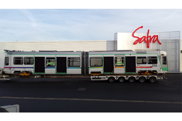 Tramway de St-Etienne devant les locaux de SAFRA Rénovation