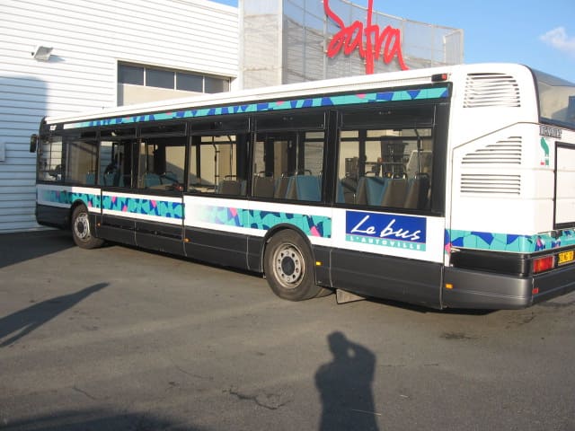 Bus de Troyes devant les locaux de SAFRA Rénovation