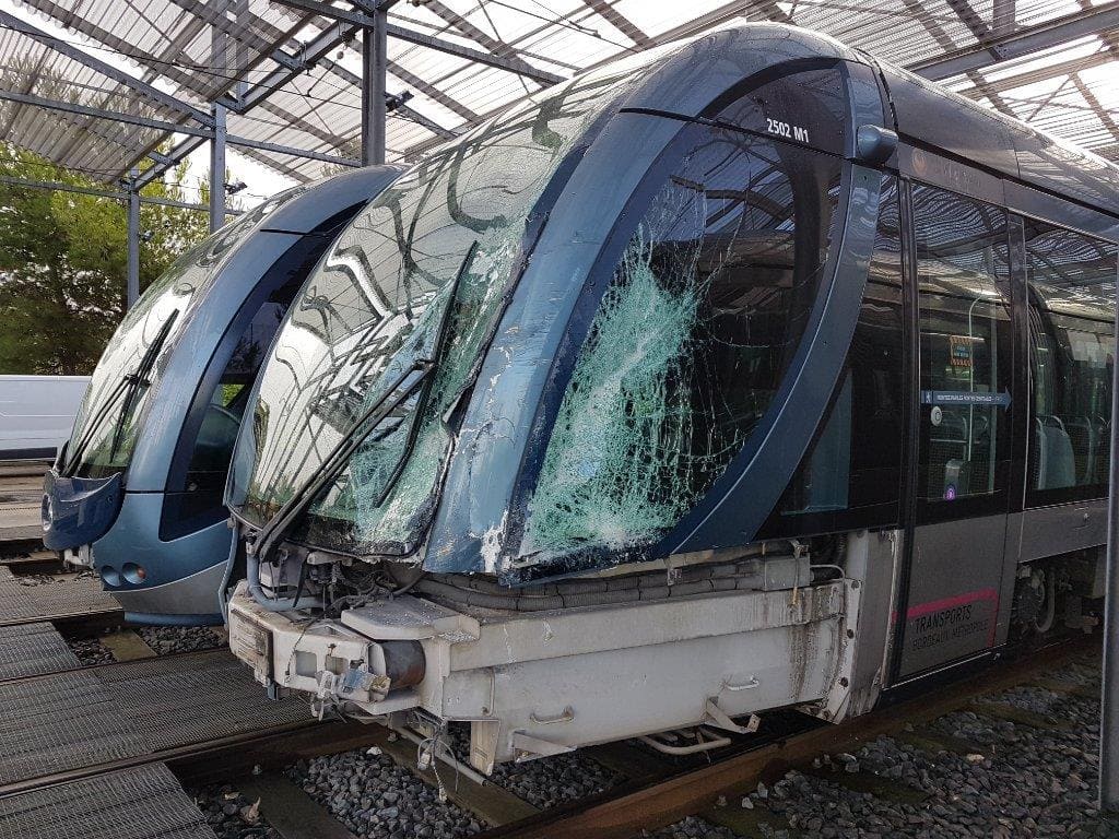 Avant du tramway de Bordeaux accidenté