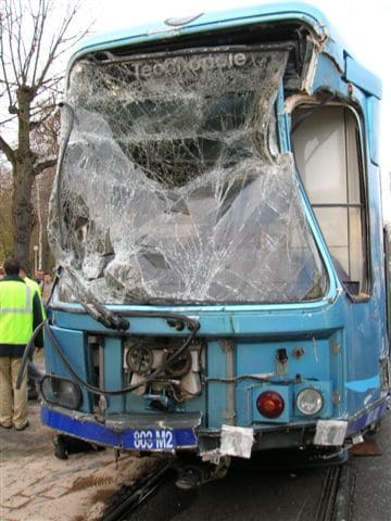 Avant du tramway de Rouen accidenté